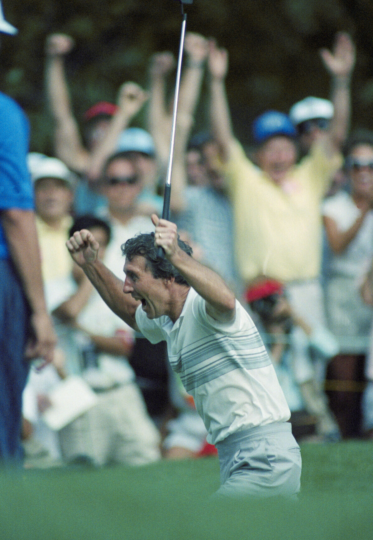 1990: Hale Irwin beats Mike Donald in first sudden-death playoff to decide U.S. Open